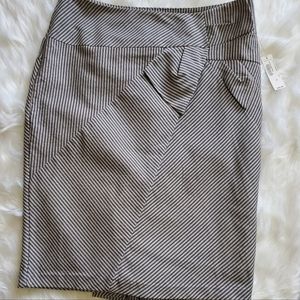 NWT - Worthington Black/White/Grey Pinstripe Pencil Skirt